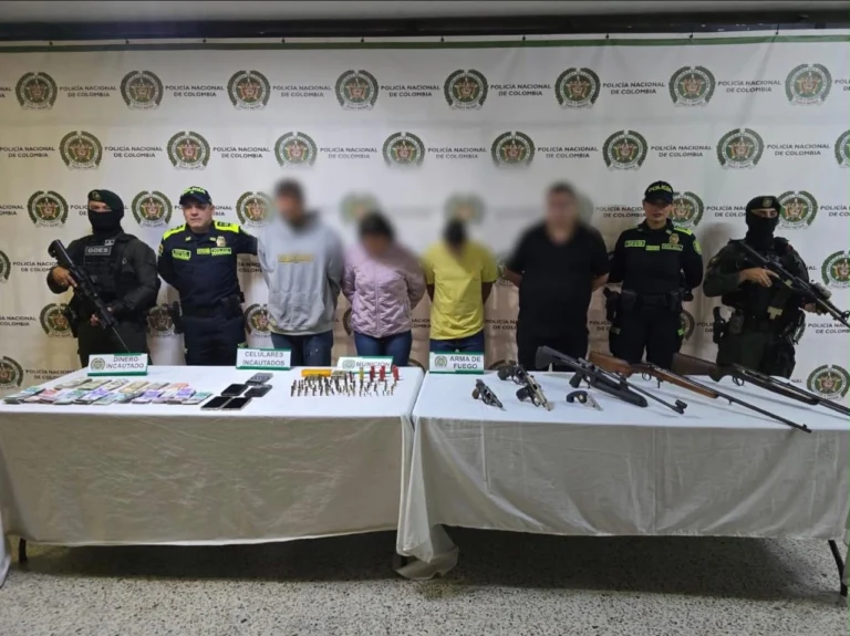 La policía colombiana desmantela red de tráfico de armas procedente de EU que abastecía al Clan del Golfo