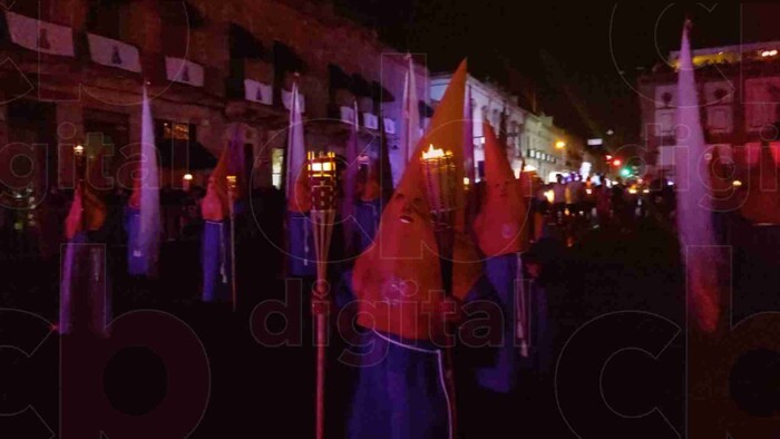 La procesión del Silencio ilustra las calles de Morelia