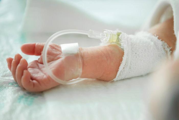 La sacarosa ayuda a los bebés a aliviar la sensación de dolor durante las pruebas médicas