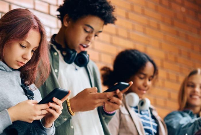 La salud mental juvenil debe estar integrada en las políticas digitales, según la Segib