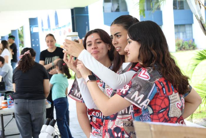 La UMSNH Recibió a cientos de familias enteras en el Tianguis de la Ciencia