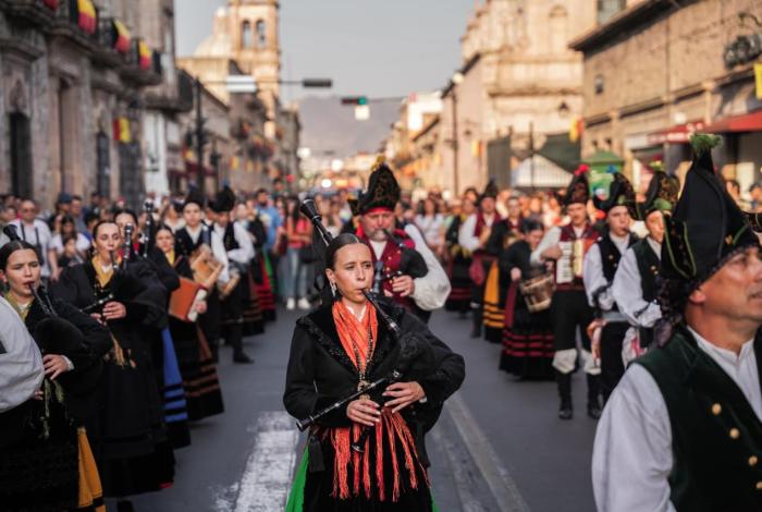 Las Gaitas de Forcarei llenan de música el corazón de cantera