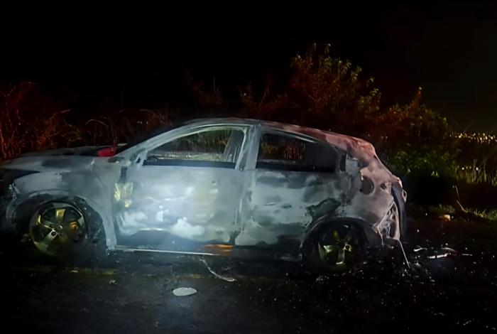 Le prenden fuego a tres vehículos en la carretera Zinapécuaro-Huajúmbaro