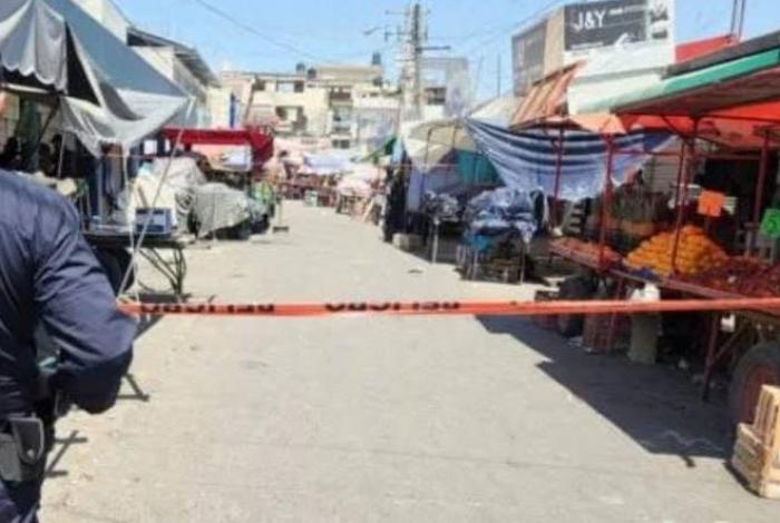 Le quitan la vid4 a un hombre en el mercado Hidalgo, en Zamora