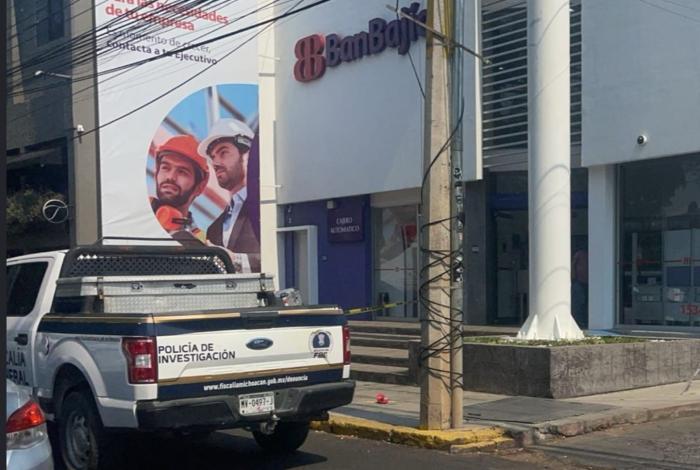 Le quitaron $266 mil cuando salió de un banco cerca de El Monumento a LC