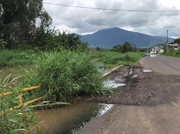 Lento desfogue en Río Grande de Morelia que conecta con dren los Itzícuaros