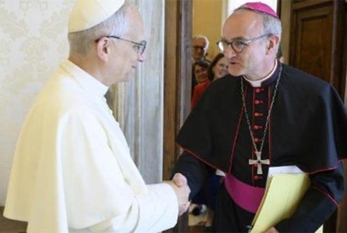 León XIV nombra un nuevo presidente de la comisión vaticana contra los abusos a menores