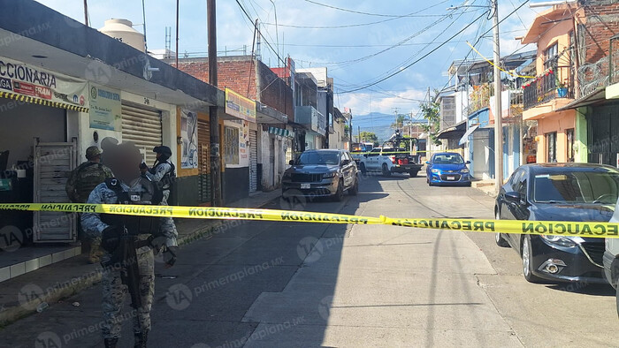 Les disparan, abandonan su camioneta y desaparecen, en Uruapan