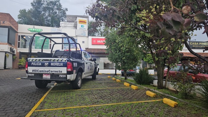 Lesionan a joven a balazos en plaza comercial de Santa María