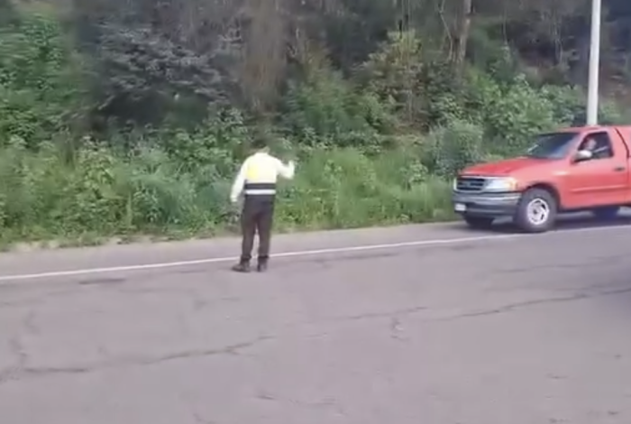 Liberan crucero vial en Opopeo, tras incendio de tráiler cargado con madera