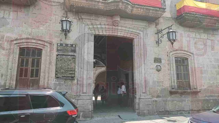 Liberan manifestantes Ayuntamiento de Morelia, tras diálogo con autoridades