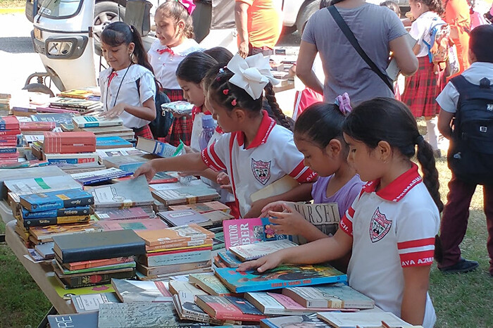 Librotón en Playa Azul promueve el intercambio de libros y fomenta la lectura