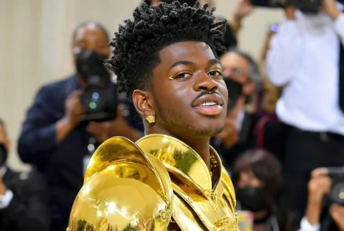 Lil Nas X enfrenta cargos por agresión a policías en LA