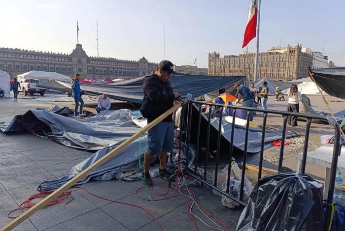 Limpieza del Zócalo tras plantón de CNTE: 87 metros cúbicos de basura