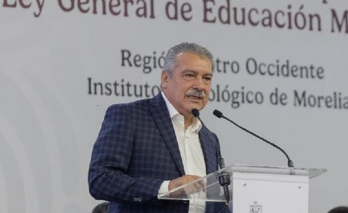 Llama Morón a docentes de Michoacán a cooperar por la transformación de la educación