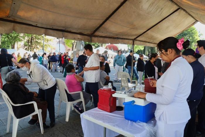 Llaman vacunarse esta temporada invernal y evitar complicaciones de salud; aquí los módulos