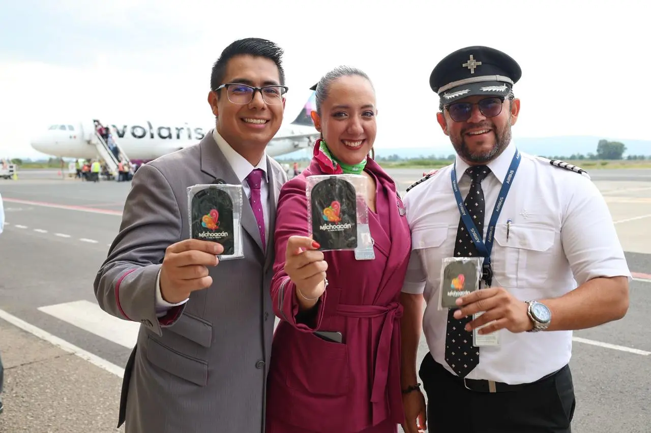 Llega a Morelia el primer vuelo directo de Ontario gestionado por el Gobierno de Michoacán