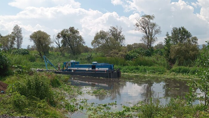 Llega nueva draga para limpiar y recuperar el Lago de Pátzcuaro