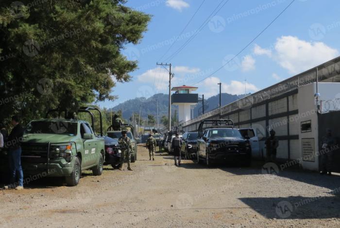 Llegó Omar García Harfuch a base de la Guardia Nacional en Uruapan