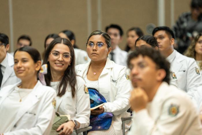 Lleven el humanismo a las clínicas y hospitales, señala secretario Académico ante estudiantes de Pregrado