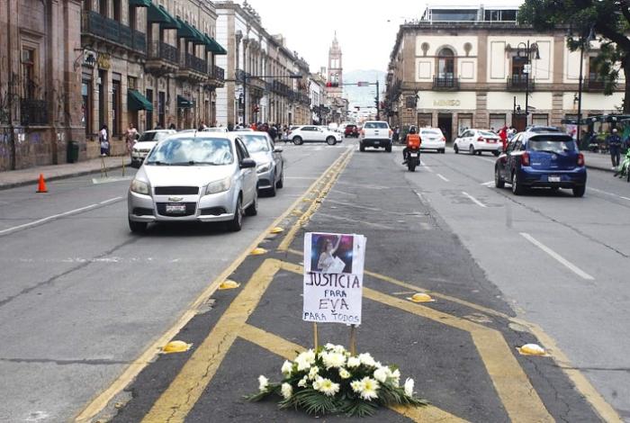 Lloran muerte de Eva, asesinada cuando intentaban robarle su camioneta camino a Charo; exigen justicia