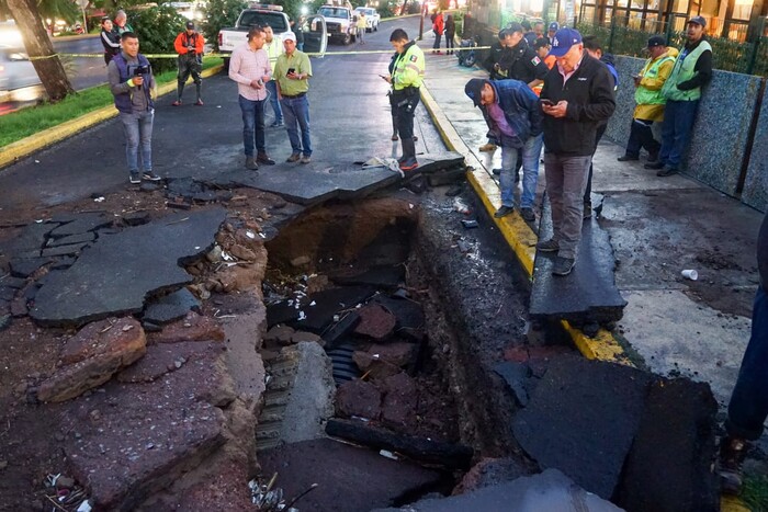 Lluvias dejan en Morelia desde encharcamientos hasta un socavón