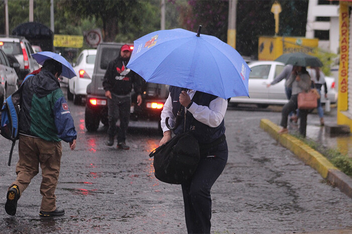 Lluvias fuertes, niebla y descargas eléctricas, el pronóstico matutino para Michoacán