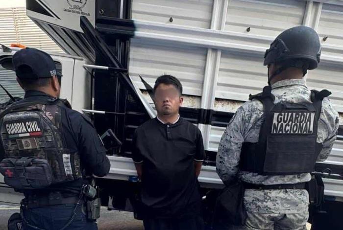 Lo agarraron en Huandacareo con arma y camioneta con combustible robad0