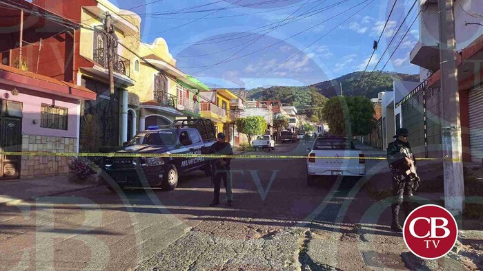 Lo asesinan afuera de una clínica en Uruapan