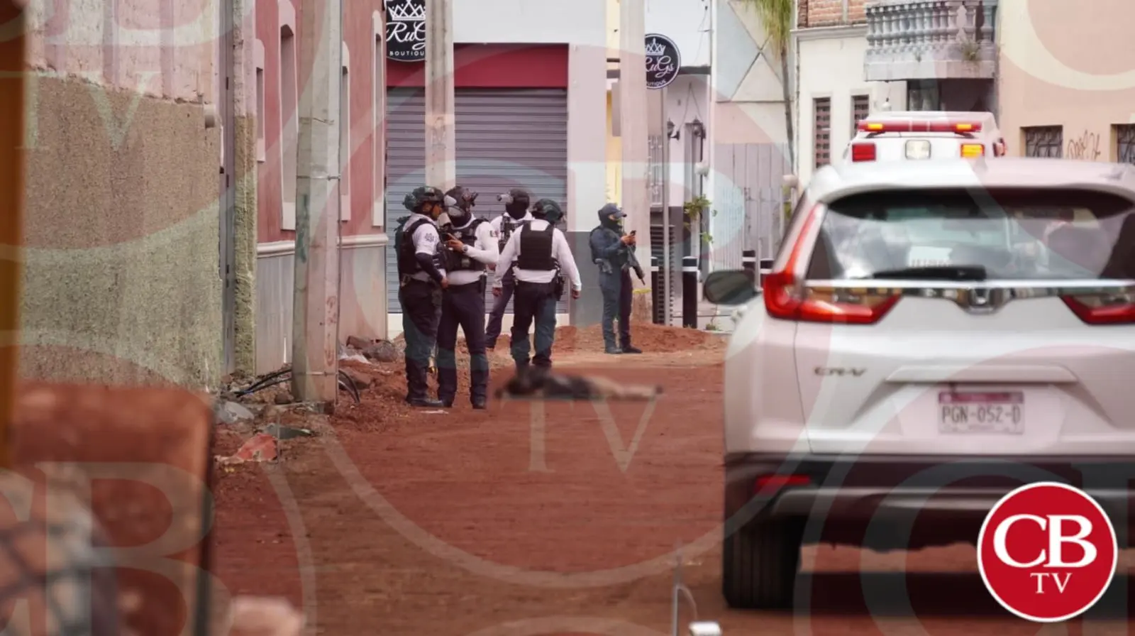 Lo asesinan enfrente de varios transeúntes