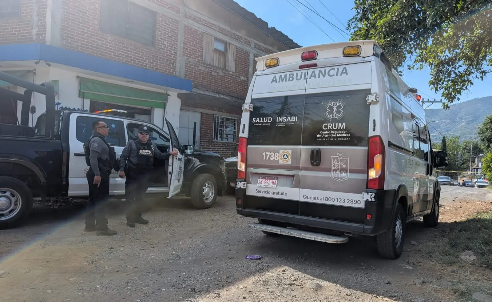 Lo balean en su casa de Uruapan y vive de milagro