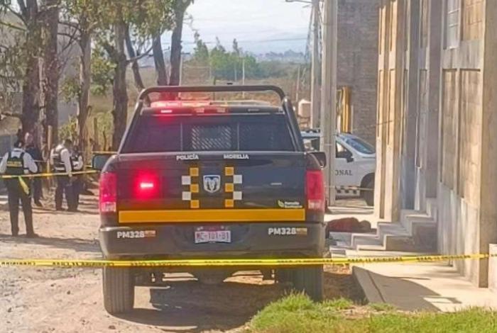 Localizan a hombre sin vida en la vía pública al sur de Morelia; presumen causas naturales