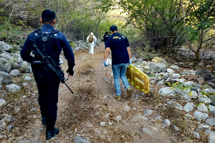 Localizan cadáver putrefacto en zona cerril de Chinicuila