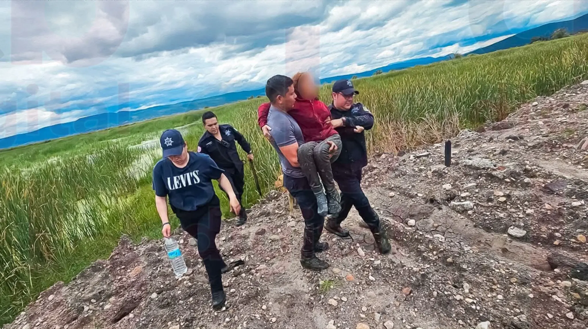 Localizan con vida a turista extraviada en Lago de Cuitzeo