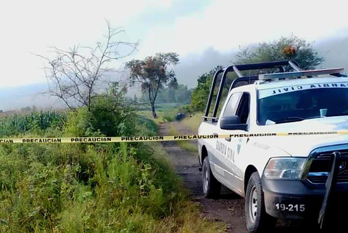 Localizan el cuerpo descuartizado de un hombre en una carretera de Indaparapeo