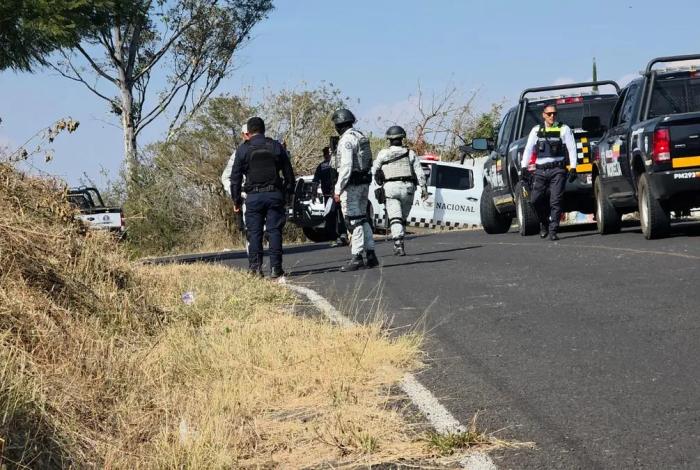 Localizan el cuerpo sin vida de un hombre envuelto en plástico en Chiquimitío