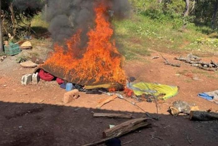 Localizan y d3struy3n dos n4rcocamp4mentos en Uruapan