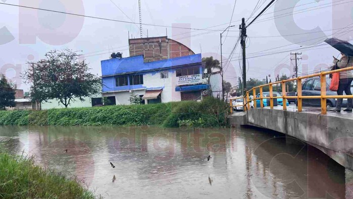 Locatarios afectados por desbordamiento de Dren Barajas