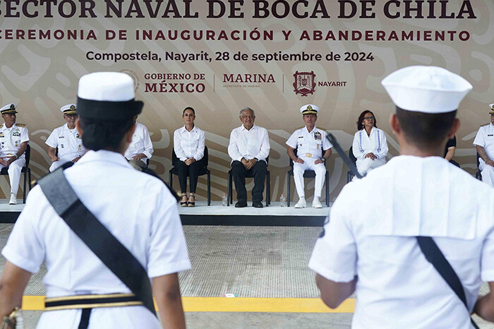 López Obrador despide su gira de transición con la apertura de zona naval en Nayarit