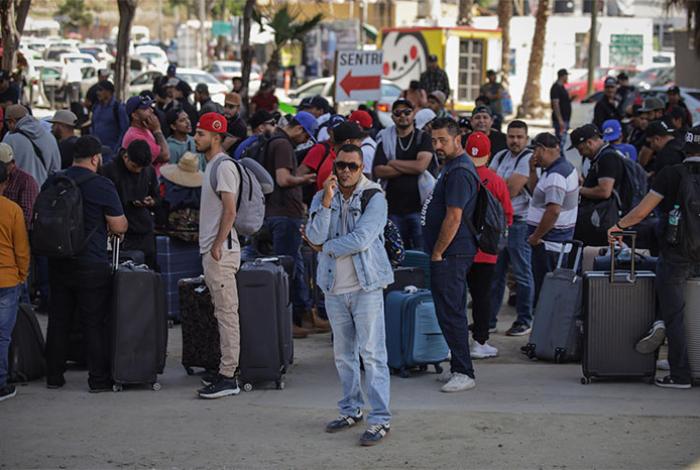 Los jornaleros mexicanos cruzan a EUA para la cosecha agrícola entre temor y necesidad