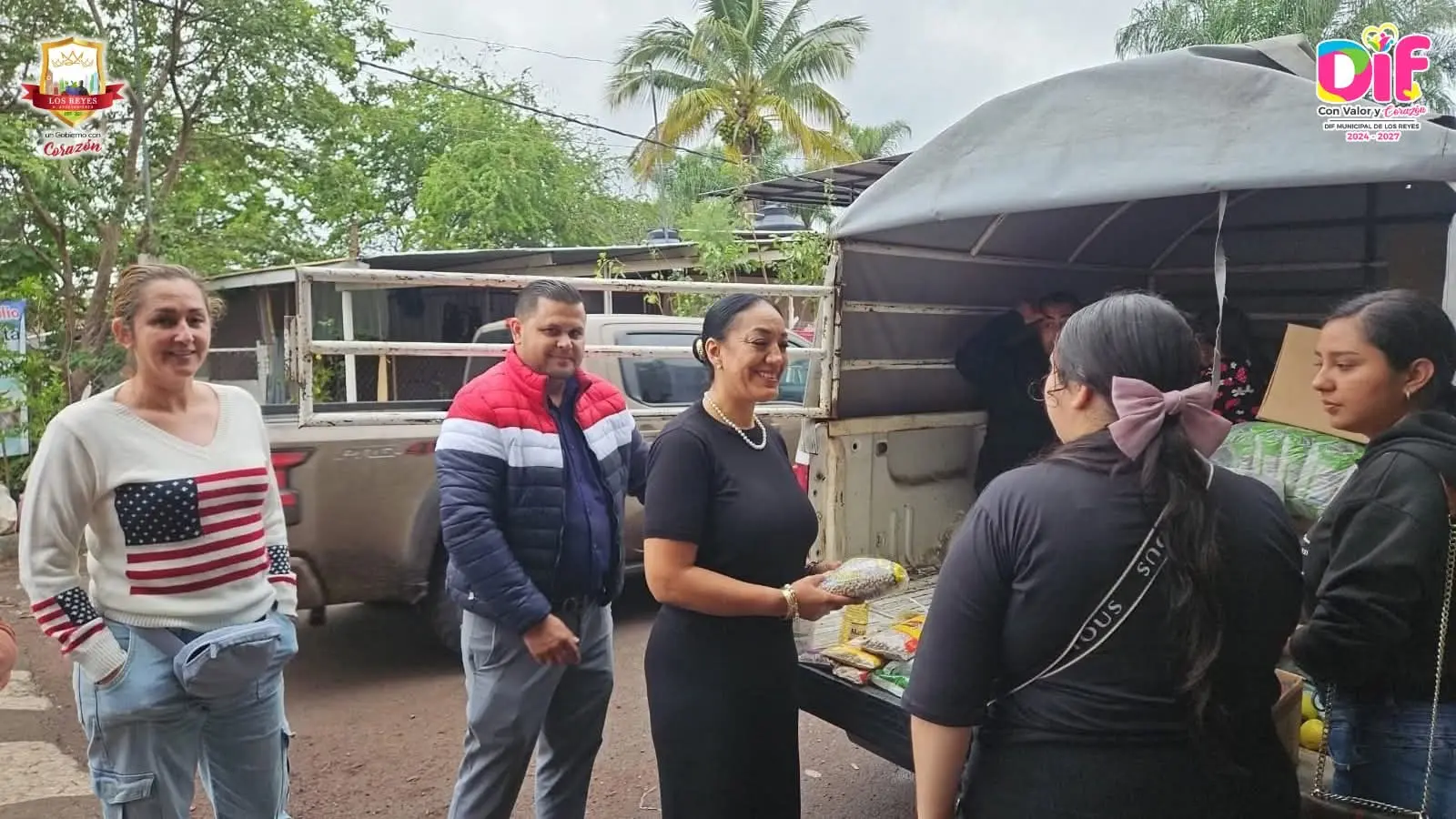 Los Reyes fortalece el bienestar familiar con entrega de despensas en comunidades