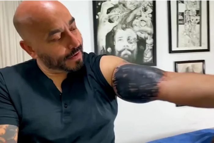 Lupillo Rivera revela su nuevo tatuaje amoroso