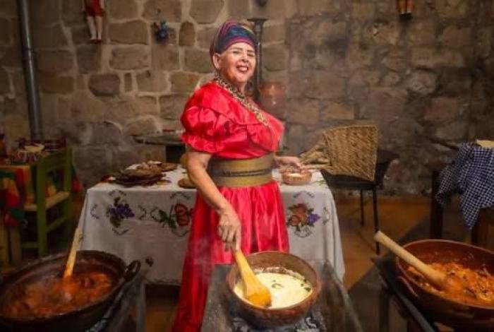 Maestra cocinera tradicional destaca legado vivo de la gastronomía michoacana: Sectur