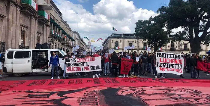 Maestros y normalistas marcharán esta tarde en Morelia; recordarán a los 43