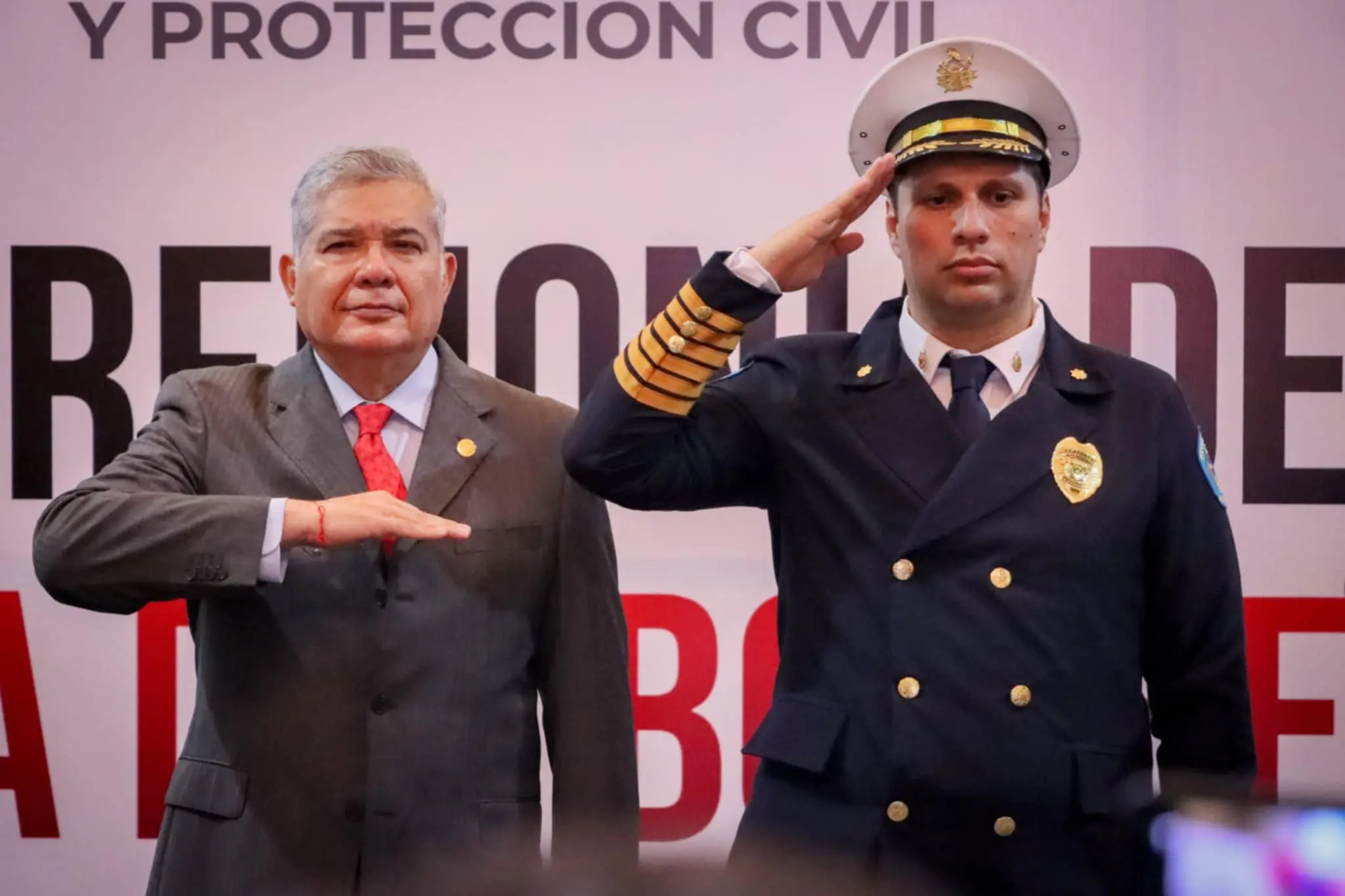 Magaña de la Mora, tras entrega de reconocimientos a bomberos en el Congreso, resalta la labor que realizan