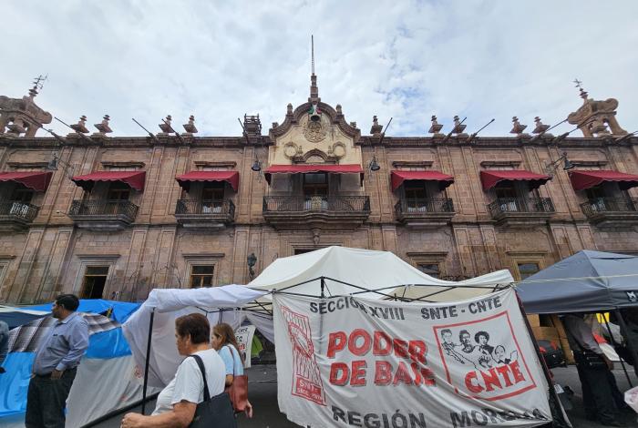 Magisterio con peticiones que rebasan lo estatal, afirma gobernador