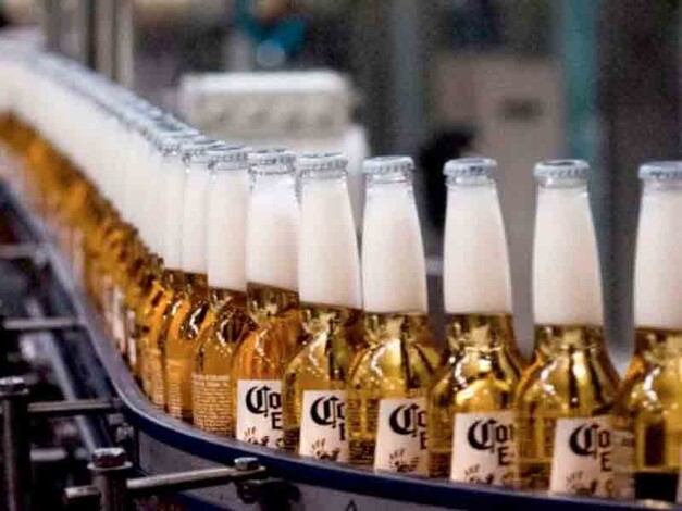 Malvados: se roban un camión lleno de cerveza Corona