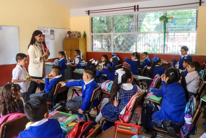 Mañana regresan a clases más de 900 mil estudiantes en Michoacán; sigue horario de invierno
