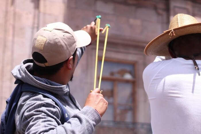 Manifestantes de Arantepacua vandalizan fachadas de Palacio de Gobierno, Congreso y del SAT