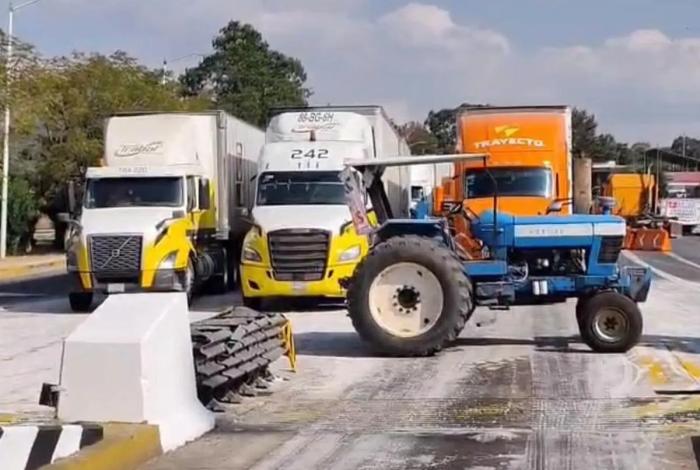 Mantienen agricultores bloqueos y protestas en rechazo a reformas a la Ley de Aguas en México